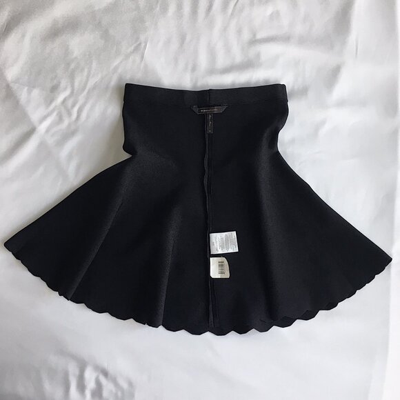 NWOT BCBG Max Azria Mini Skirt with Scalloped Hem - Picture 8 of 9